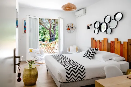 Les Volets Rouges - Hôtel Cassis - Situé Dans le Parc National des Calanques