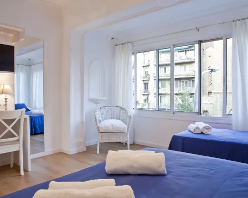 بلو برشلونة Hotels near محطة مونتانير لسكك إف جي سي الحديدية
