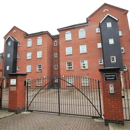 Select Serviced Accommodation - Hunters Wharf