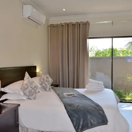 Sand River Guest House Отели рядом с достопримечательностью «Ривония»