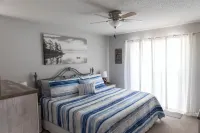 WOW! Amazing location, lakefront for family & friends, quiet cove & fire pit!