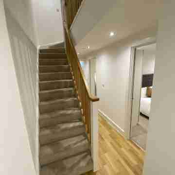 Modern 2 Bed Apartment with Juliet Balcony - Dhb Stays Others