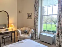 Warwick Hall Hotels in Brampton