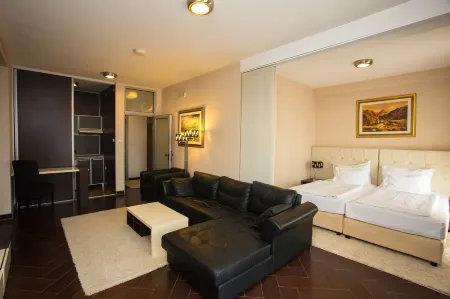 Hotel Alexandar Lux Отели рядом с достопримечательностью «Собор Воскресения Христова»