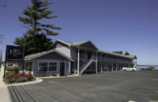 Brio Beach Inn Hotels in 