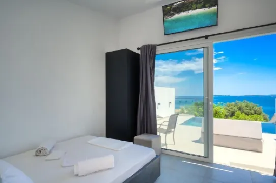 Akrogiali Apartments