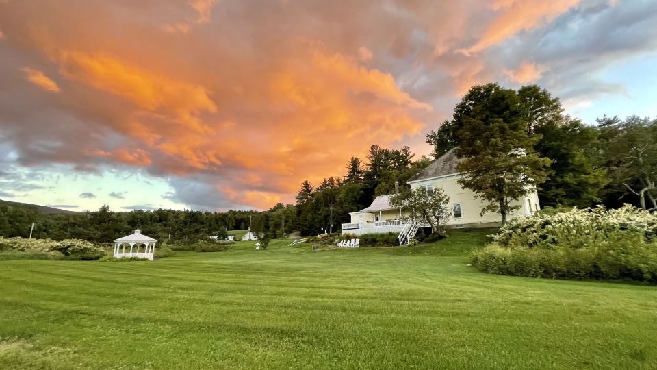 MAD River Inn