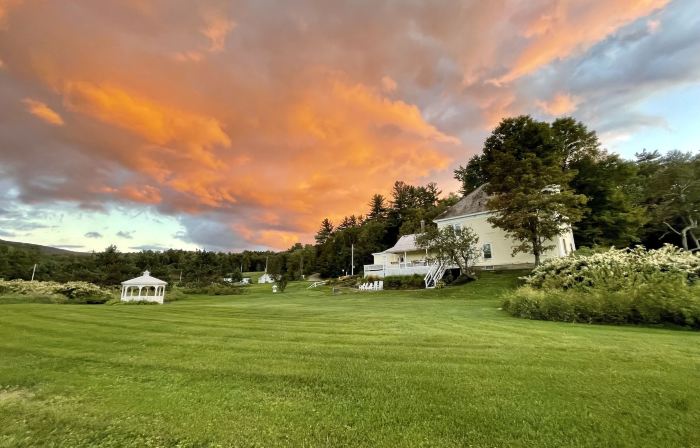 MAD River Inn