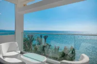 Phaedrus Living: Beach Front Flat Kyma