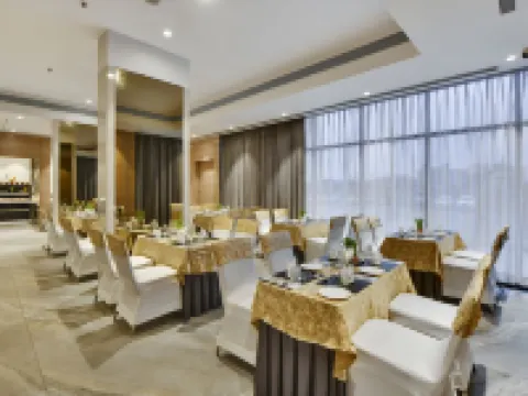 ラカビ・ザ・フェルン, イガトプリ ナーシクのホテル