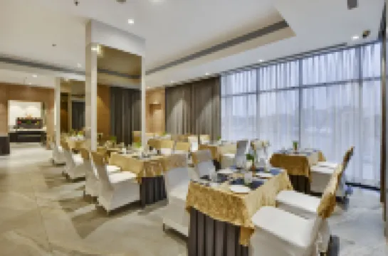 ラカビ・ザ・フェルン, イガトプリ ナーシクのホテル