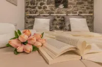 바레나 카멜리아 하우스 빌라 모나스테로 주변 호텔
