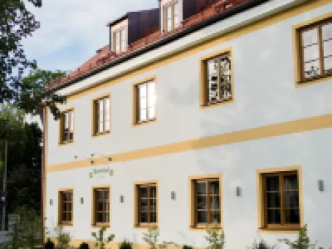 Bob W Munich Airport - Peterhof フライジンクのホテル