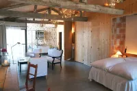 Hôtel le Sénéchal Hotels near Le Manege en Chanteur de Donin