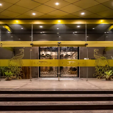 Barsana Boutique Hotel - Pure Vegetarian Отели рядом с достопримечательностью «Саенс Сити»