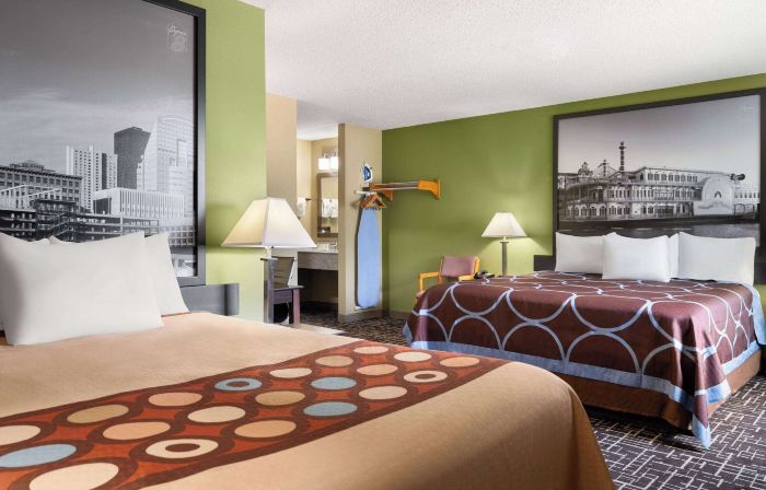 Super 8 by Wyndham Dyersville Near Field of Dreams