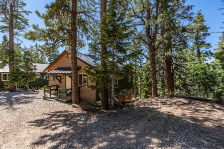 Duck Creek Village Inn