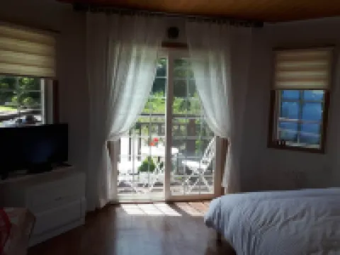 ราไวน์เฮาส์ โรงแรมใกล้แทกวันรย็อง