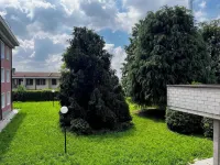 Art & Hotel Treviolo Hotels in Mozzo