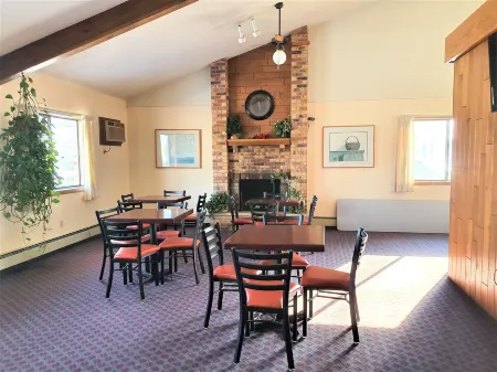 AmeriVu Inn & Suites-Avon Отели в г. Сент-Вендел