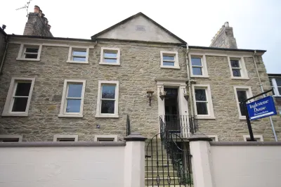 Inglestone House Guest House โรงแรมใน