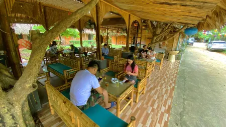 Quoc Khanh Bamboo Homestay