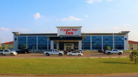Crystal Star Inn Edmonton Airport with Free Shuttle to and from Airport Отели рядом с достопримечательностью «Leduc. Recreation Centre»