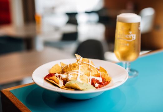 3. 홀리데이 인 익..