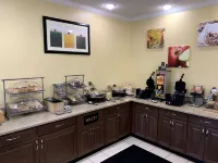 Clarion Pointe Fairborn Near Wright Patterson AFB - breakfast
