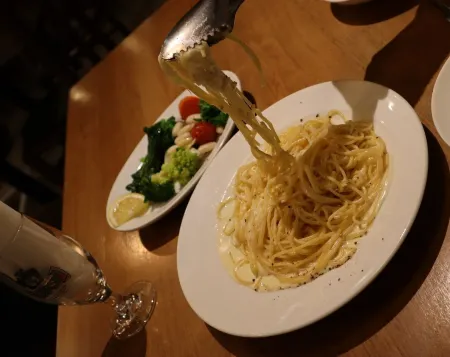 Treeside Hotel & Apartment Отели рядом с достопримечательностью «Югавара- Бич»