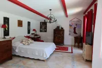La Mylandre Chambre d'hôtes Hôtels à : Cornillon-Confoux
