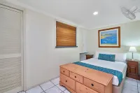 Trinity Beach Club Holiday Apartments Hotels in Trinity Beach
