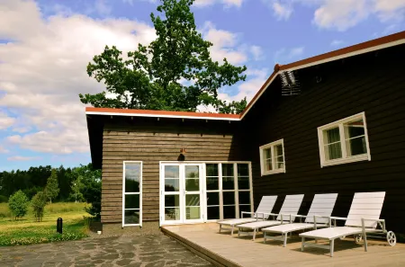 Ahlströmin Ruukki Noormarkku Отели рядом с достопримечательностью «Toejoen Taimiala Oy»