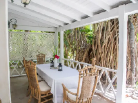 Tingum Village Hotel Hotels in Dunmore Town