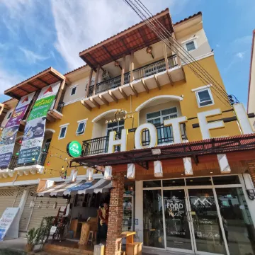 Baan Urt Suratthani Airport Hotel