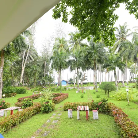 Peerless Resort Sri Vijaya Puram Отели рядом с достопримечательностью «Корбинс Коув»