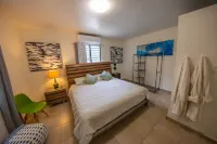 Casa Verde Hotel - Steps to the Beach, Pool, Restaurant & Bar - Parvekkeita