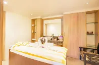 Country Inn & Suites by Radisson, Bhiwadi - Spa