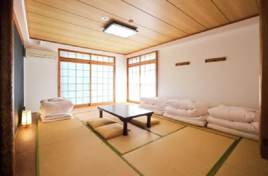 J-Hoppers Lake Biwa Guesthouse Hotels in 