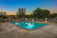 Motel 6 Red Bluff, CA - Pools