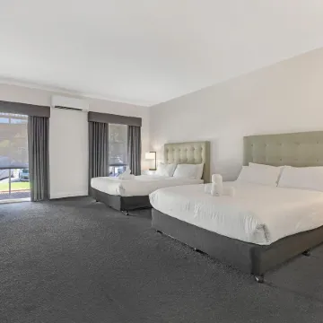 Caledonian Hotel Motel