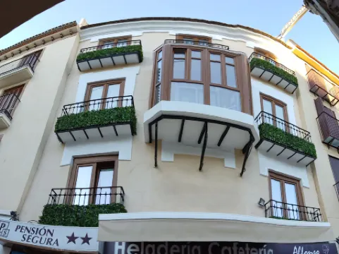 塞古拉膳食公寓