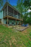 The Blue Cat: Family-Friendly Luxury Lakefront Retreat w/ Fire Pit, Sunset Views