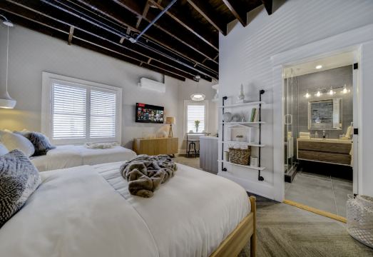 더웨스트레이크