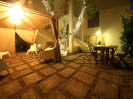 Dimora Nettare Отели рядом с достопримечательностью «Colonne Terminali della Via Appia»