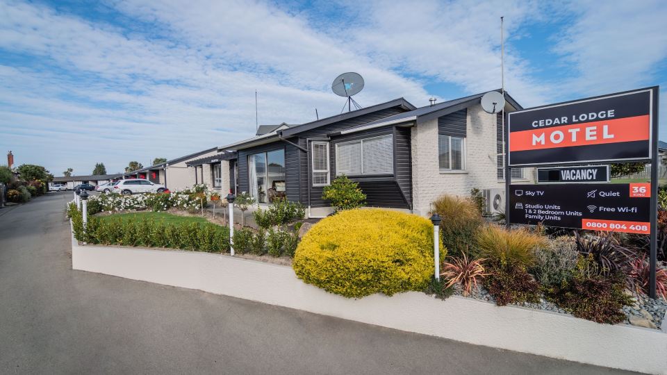 Cedar Lodge Motel