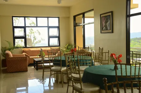 Gardenville Hotel Отели в г. Туба