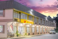 Super 8 by Wyndham Ashland Hotels in Montgomery Township