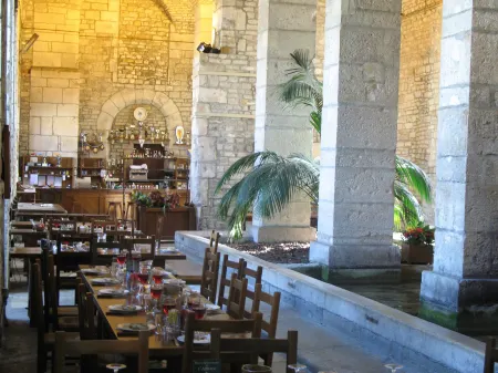 Hôtel Restaurant de l'Abbaye Отели в г. Бар-Сюр-Об