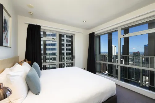 Auckland Harbour Suites - С бассейном